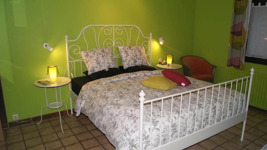 Fleurs-Sauvages Bed and Breakfast Hebronval Habitación foto